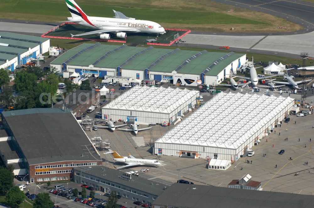 Schönefeld from above - Blick auf das Ausstellungsgelände der Internationalen Luftfahrtshow ILA 2010 auf dem Gelände des Flughafen Berlin-Schönefeld wenige Minuten vor der Eröffnung. View of the exhibition grounds of the International Air Show ILA 2010 on the grounds of the airport Berlin-Schönefeld few minutes before the opening.