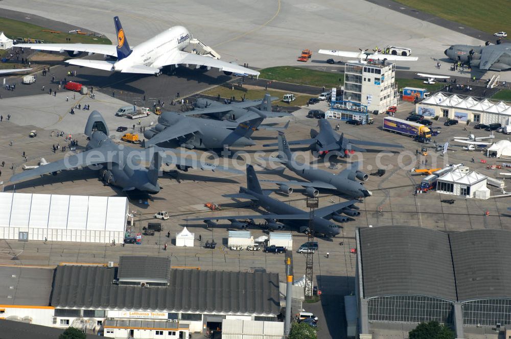 Aerial image Schönefeld - Blick auf das Ausstellungsgelände der Internationalen Luftfahrtshow ILA 2010 auf dem Gelände des Flughafen Berlin-Schönefeld wenige Minuten vor der Eröffnung. View of the exhibition grounds of the International Air Show ILA 2010 on the grounds of the airport Berlin-Schönefeld few minutes before the opening.