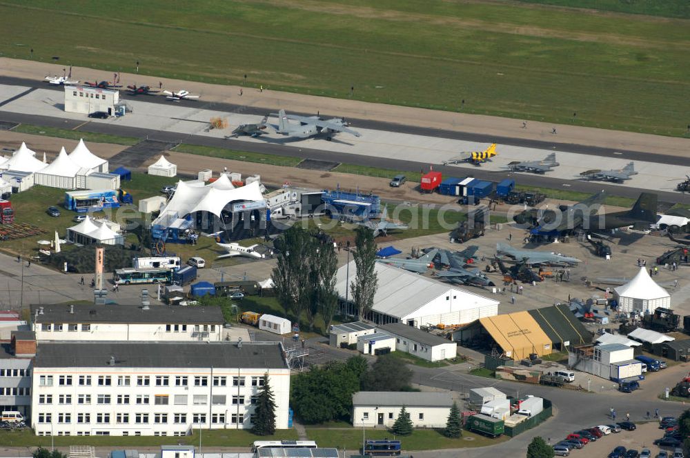 Aerial image Schönefeld - Blick auf das Ausstellungsgelände der Internationalen Luftfahrtshow ILA 2010 auf dem Gelände des Flughafen Berlin-Schönefeld wenige Minuten vor der Eröffnung. View of the exhibition grounds of the International Air Show ILA 2010 on the grounds of the airport Berlin-Schönefeld few minutes before the opening.