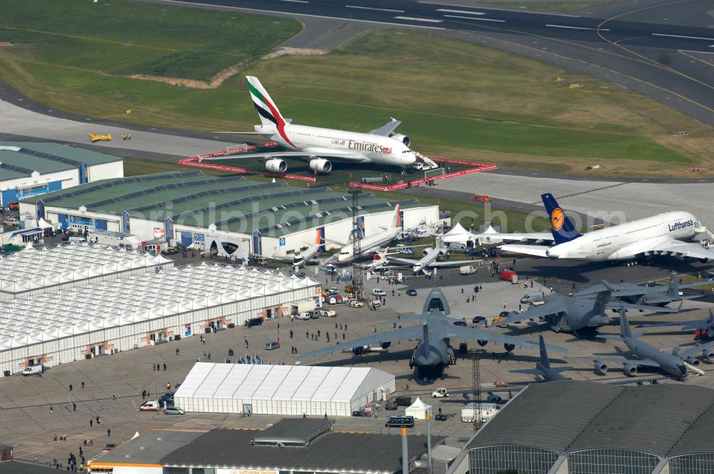 Schönefeld from above - Blick auf das Ausstellungsgelände der Internationalen Luftfahrtshow ILA 2010 auf dem Gelände des Flughafen Berlin-Schönefeld wenige Minuten vor der Eröffnung. View of the exhibition grounds of the International Air Show ILA 2010 on the grounds of the airport Berlin-Schönefeld few minutes before the opening.