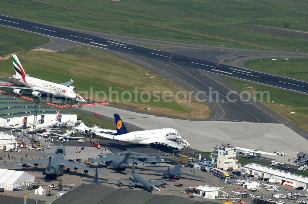 Aerial image Schönefeld - Blick auf das Ausstellungsgelände der Internationalen Luftfahrtshow ILA 2010 auf dem Gelände des Flughafen Berlin-Schönefeld wenige Minuten vor der Eröffnung. View of the exhibition grounds of the International Air Show ILA 2010 on the grounds of the airport Berlin-Schönefeld few minutes before the opening.