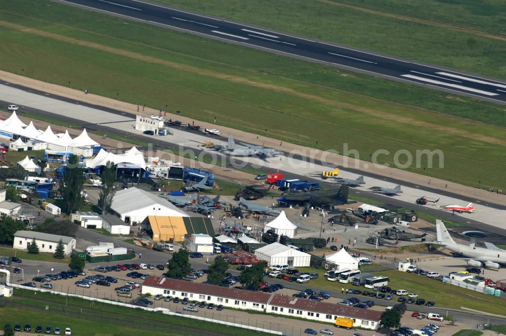 Aerial photograph Schönefeld - Blick auf das Ausstellungsgelände der Internationalen Luftfahrtshow ILA 2010 auf dem Gelände des Flughafen Berlin-Schönefeld wenige Minuten vor der Eröffnung. View of the exhibition grounds of the International Air Show ILA 2010 on the grounds of the airport Berlin-Schönefeld few minutes before the opening.