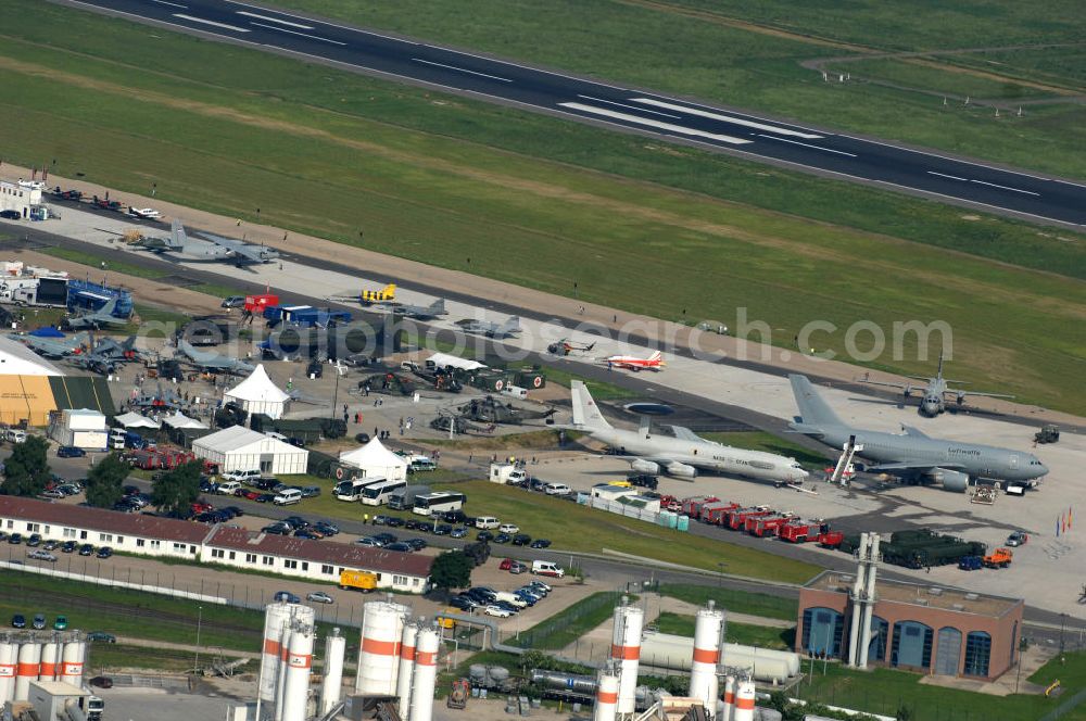 Schönefeld from above - Blick auf das Ausstellungsgelände der Internationalen Luftfahrtshow ILA 2010 auf dem Gelände des Flughafen Berlin-Schönefeld wenige Minuten vor der Eröffnung. View of the exhibition grounds of the International Air Show ILA 2010 on the grounds of the airport Berlin-Schönefeld few minutes before the opening.