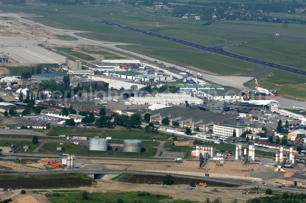 Schönefeld from the bird's eye view: Blick auf das Ausstellungsgelände der Internationalen Luftfahrtshow ILA 2010 auf dem Gelände des Flughafen Berlin-Schönefeld wenige Minuten vor der Eröffnung. View of the exhibition grounds of the International Air Show ILA 2010 on the grounds of the airport Berlin-Schönefeld few minutes before the opening.