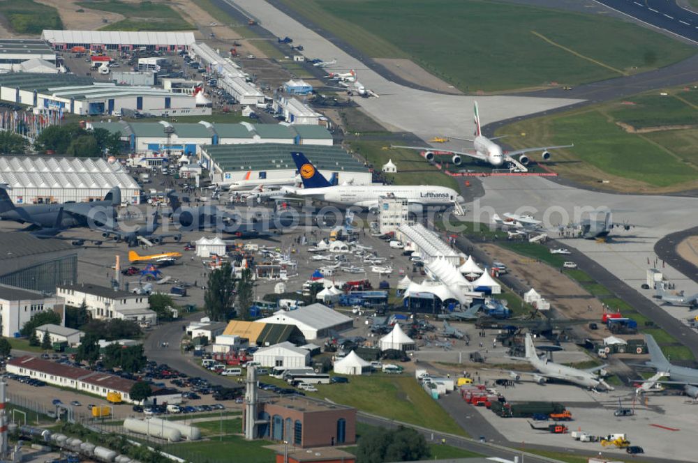 Aerial photograph Schönefeld - Blick auf das Ausstellungsgelände der Internationalen Luftfahrtshow ILA 2010 auf dem Gelände des Flughafen Berlin-Schönefeld wenige Minuten vor der Eröffnung. View of the exhibition grounds of the International Air Show ILA 2010 on the grounds of the airport Berlin-Schönefeld few minutes before the opening.