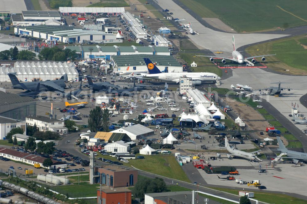 Schönefeld from above - Blick auf das Ausstellungsgelände der Internationalen Luftfahrtshow ILA 2010 auf dem Gelände des Flughafen Berlin-Schönefeld wenige Minuten vor der Eröffnung. View of the exhibition grounds of the International Air Show ILA 2010 on the grounds of the airport Berlin-Schönefeld few minutes before the opening.