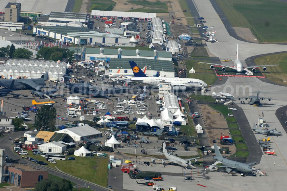 Aerial image Schönefeld - Blick auf das Ausstellungsgelände der Internationalen Luftfahrtshow ILA 2010 auf dem Gelände des Flughafen Berlin-Schönefeld wenige Minuten vor der Eröffnung. View of the exhibition grounds of the International Air Show ILA 2010 on the grounds of the airport Berlin-Schönefeld few minutes before the opening.