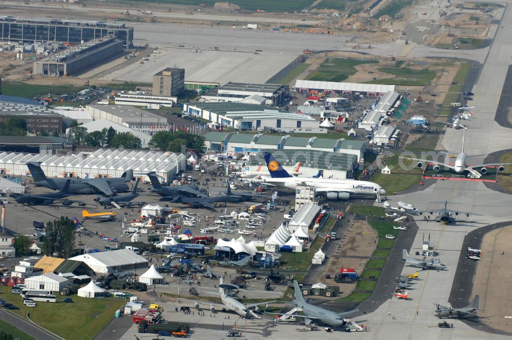 Schönefeld from above - Blick auf das Ausstellungsgelände der Internationalen Luftfahrtshow ILA 2010 auf dem Gelände des Flughafen Berlin-Schönefeld wenige Minuten vor der Eröffnung. View of the exhibition grounds of the International Air Show ILA 2010 on the grounds of the airport Berlin-Schönefeld few minutes before the opening.