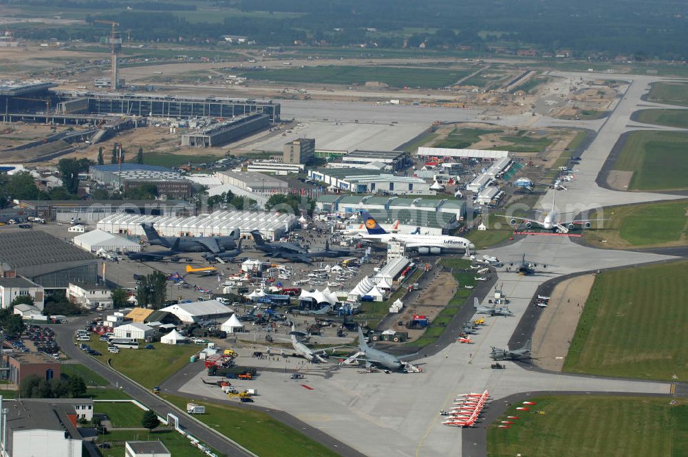 Schönefeld from the bird's eye view: Blick auf das Ausstellungsgelände der Internationalen Luftfahrtshow ILA 2010 auf dem Gelände des Flughafen Berlin-Schönefeld wenige Minuten vor der Eröffnung. View of the exhibition grounds of the International Air Show ILA 2010 on the grounds of the airport Berlin-Schönefeld few minutes before the opening.