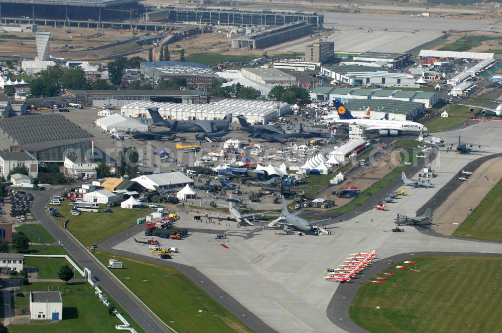 Schönefeld from above - Blick auf das Ausstellungsgelände der Internationalen Luftfahrtshow ILA 2010 auf dem Gelände des Flughafen Berlin-Schönefeld wenige Minuten vor der Eröffnung. View of the exhibition grounds of the International Air Show ILA 2010 on the grounds of the airport Berlin-Schönefeld few minutes before the opening.