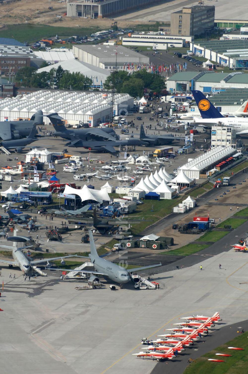 Schönefeld from the bird's eye view: Blick auf das Ausstellungsgelände der Internationalen Luftfahrtshow ILA 2010 auf dem Gelände des Flughafen Berlin-Schönefeld wenige Minuten vor der Eröffnung. View of the exhibition grounds of the International Air Show ILA 2010 on the grounds of the airport Berlin-Schönefeld few minutes before the opening.