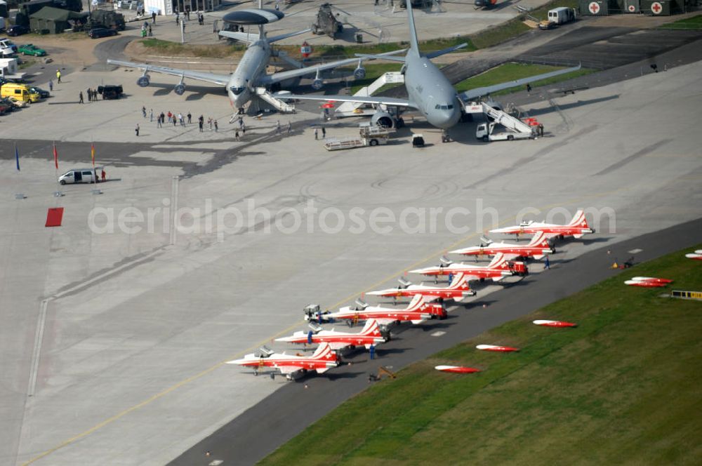 Aerial photograph Schönefeld - Blick auf das Ausstellungsgelände der Internationalen Luftfahrtshow ILA 2010 auf dem Gelände des Flughafen Berlin-Schönefeld wenige Minuten vor der Eröffnung. View of the exhibition grounds of the International Air Show ILA 2010 on the grounds of the airport Berlin-Schönefeld few minutes before the opening.