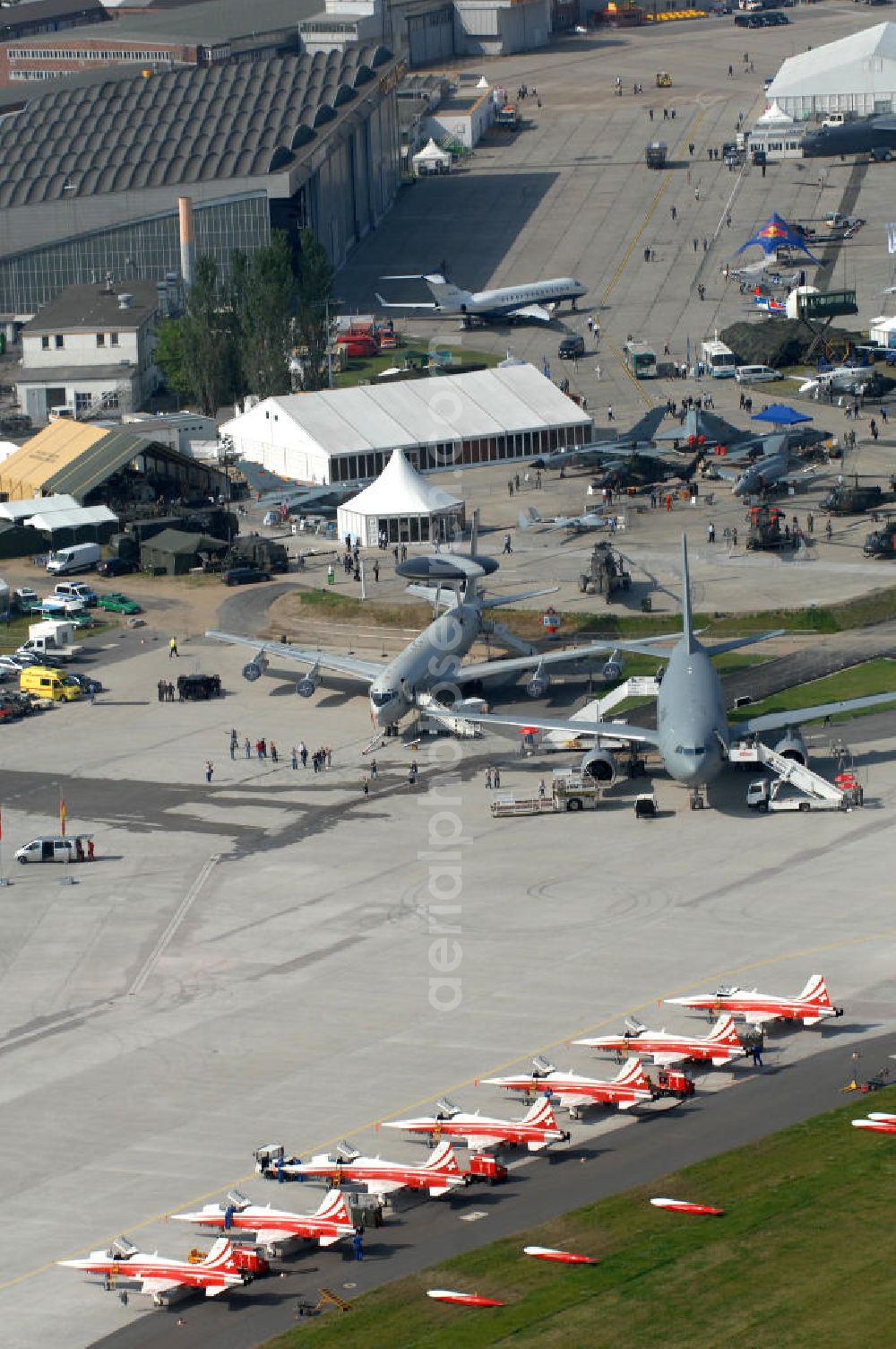 Schönefeld from above - Blick auf das Ausstellungsgelände der Internationalen Luftfahrtshow ILA 2010 auf dem Gelände des Flughafen Berlin-Schönefeld wenige Minuten vor der Eröffnung. View of the exhibition grounds of the International Air Show ILA 2010 on the grounds of the airport Berlin-Schönefeld few minutes before the opening.