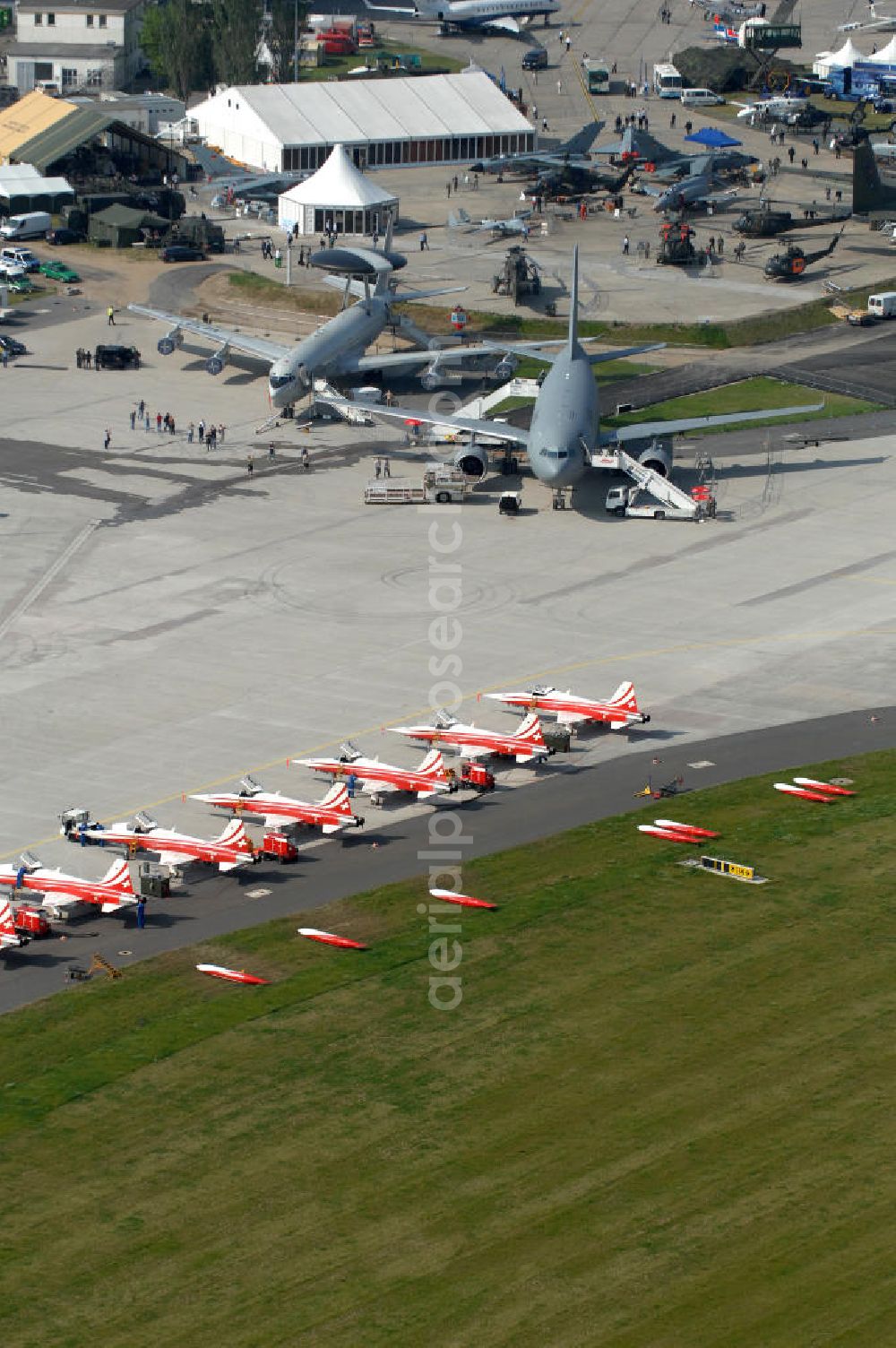 Schönefeld from the bird's eye view: Blick auf das Ausstellungsgelände der Internationalen Luftfahrtshow ILA 2010 auf dem Gelände des Flughafen Berlin-Schönefeld wenige Minuten vor der Eröffnung. View of the exhibition grounds of the International Air Show ILA 2010 on the grounds of the airport Berlin-Schönefeld few minutes before the opening.