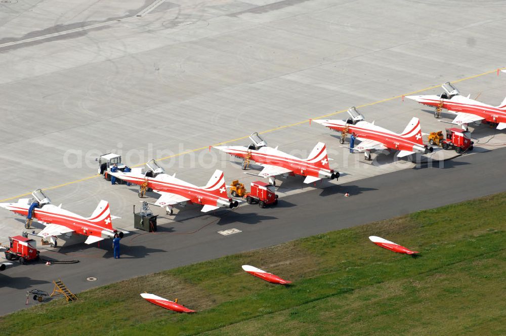 Aerial photograph Schönefeld - Blick auf das Ausstellungsgelände der Internationalen Luftfahrtshow ILA 2010 auf dem Gelände des Flughafen Berlin-Schönefeld wenige Minuten vor der Eröffnung. View of the exhibition grounds of the International Air Show ILA 2010 on the grounds of the airport Berlin-Schönefeld few minutes before the opening.