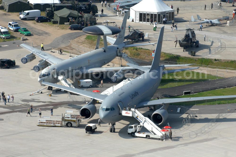 Aerial image Schönefeld - Blick auf das Ausstellungsgelände der Internationalen Luftfahrtshow ILA 2010 auf dem Gelände des Flughafen Berlin-Schönefeld wenige Minuten vor der Eröffnung. View of the exhibition grounds of the International Air Show ILA 2010 on the grounds of the airport Berlin-Schönefeld few minutes before the opening.