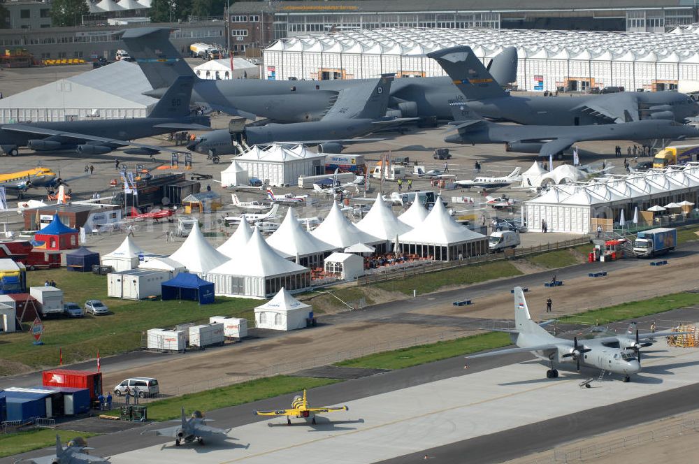 Schönefeld from above - Blick auf das Ausstellungsgelände der Internationalen Luftfahrtshow ILA 2010 auf dem Gelände des Flughafen Berlin-Schönefeld wenige Minuten vor der Eröffnung. View of the exhibition grounds of the International Air Show ILA 2010 on the grounds of the airport Berlin-Schönefeld few minutes before the opening.