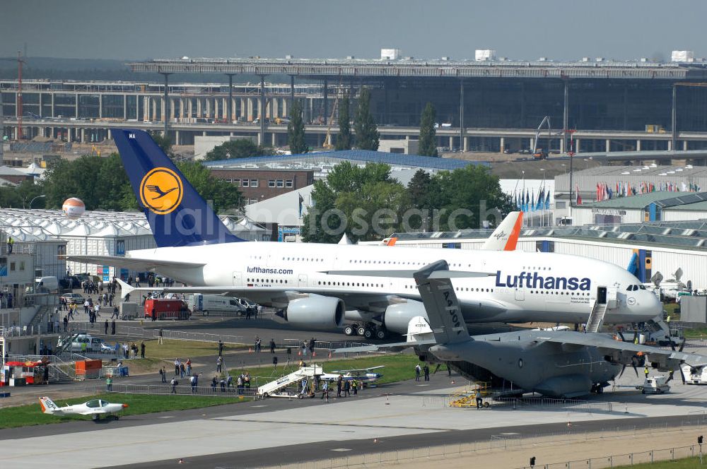 Aerial image Schönefeld - Blick auf das Ausstellungsgelände der Internationalen Luftfahrtshow ILA 2010 auf dem Gelände des Flughafen Berlin-Schönefeld wenige Minuten vor der Eröffnung. View of the exhibition grounds of the International Air Show ILA 2010 on the grounds of the airport Berlin-Schönefeld few minutes before the opening.