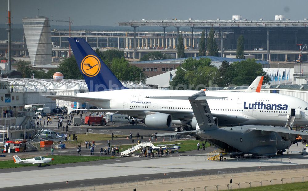 Aerial photograph Schönefeld - Blick auf das Ausstellungsgelände der Internationalen Luftfahrtshow ILA 2010 auf dem Gelände des Flughafen Berlin-Schönefeld wenige Minuten vor der Eröffnung. View of the exhibition grounds of the International Air Show ILA 2010 on the grounds of the airport Berlin-Schönefeld few minutes before the opening.