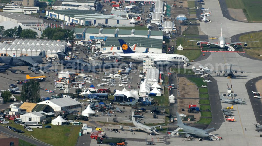 Schönefeld from above - Blick auf das Ausstellungsgelände der Internationalen Luftfahrtshow ILA 2010 auf dem Gelände des Flughafen Berlin-Schönefeld wenige Minuten vor der Eröffnung. View of the exhibition grounds of the International Air Show ILA 2010 on the grounds of the airport Berlin-Schönefeld few minutes before the opening.