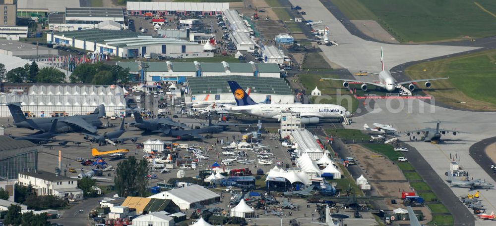 Aerial image Schönefeld - Blick auf das Ausstellungsgelände der Internationalen Luftfahrtshow ILA 2010 auf dem Gelände des Flughafen Berlin-Schönefeld wenige Minuten vor der Eröffnung. View of the exhibition grounds of the International Air Show ILA 2010 on the grounds of the airport Berlin-Schönefeld few minutes before the opening.