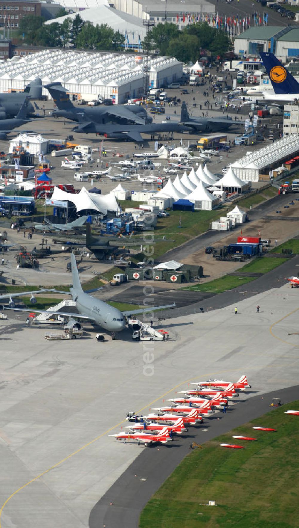 Aerial photograph Schönefeld - Blick auf das Ausstellungsgelände der Internationalen Luftfahrtshow ILA 2010 auf dem Gelände des Flughafen Berlin-Schönefeld wenige Minuten vor der Eröffnung. View of the exhibition grounds of the International Air Show ILA 2010 on the grounds of the airport Berlin-Schönefeld few minutes before the opening.