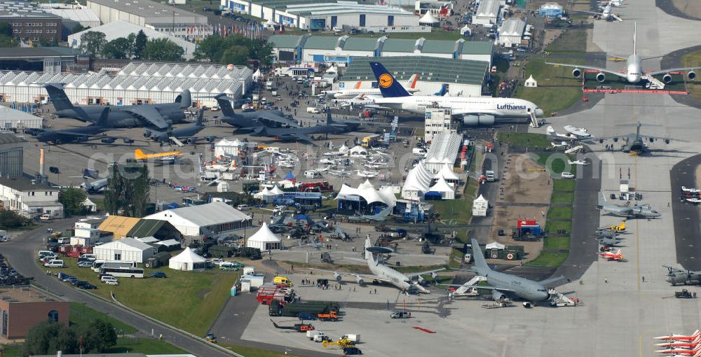 Schönefeld from above - Blick auf das Ausstellungsgelände der Internationalen Luftfahrtshow ILA 2010 auf dem Gelände des Flughafen Berlin-Schönefeld wenige Minuten vor der Eröffnung. View of the exhibition grounds of the International Air Show ILA 2010 on the grounds of the airport Berlin-Schönefeld few minutes before the opening.