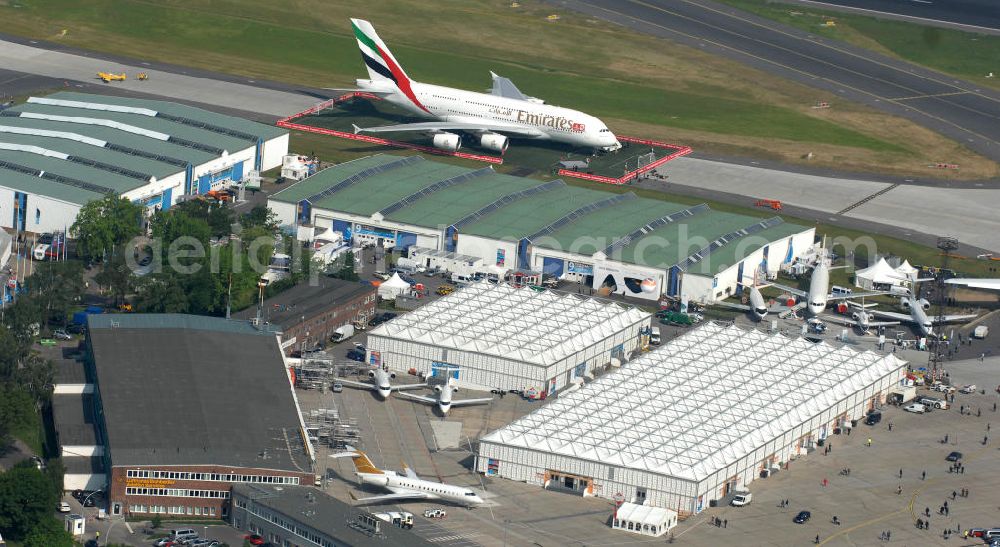 Aerial image Schönefeld - Blick auf das Ausstellungsgelände der Internationalen Luftfahrtshow ILA 2010 auf dem Gelände des Flughafen Berlin-Schönefeld wenige Minuten vor der Eröffnung. View of the exhibition grounds of the International Air Show ILA 2010 on the grounds of the airport Berlin-Schönefeld few minutes before the opening.