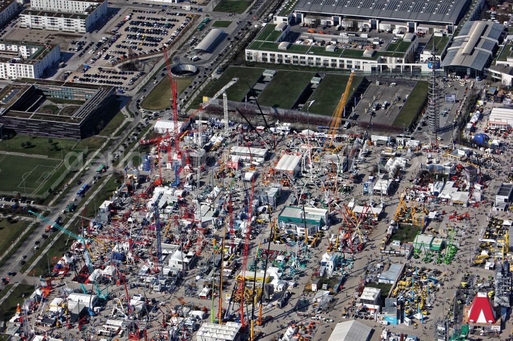 München from the bird's eye view: Exhibition grounds and exhibition halls of the bauma, world's leading trade fair for construction machinery and vehicles in Munich in the state Bavaria