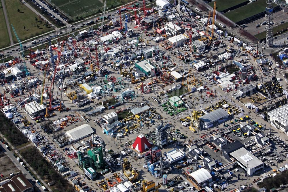 Aerial photograph München - Exhibition grounds and exhibition halls of the bauma, world's leading trade fair for construction machinery and vehicles in Munich in the state Bavaria