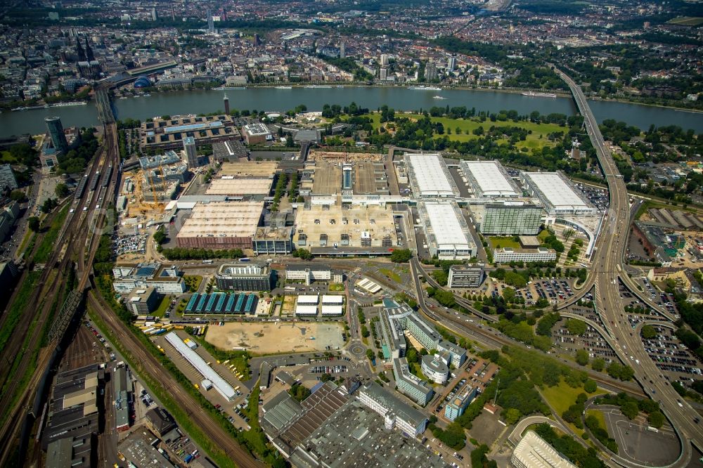 Köln from above - Exhibition grounds and exhibition halls of the Koelnmesse on Deutz-Muelheimer Strasse in the district Deutz in Cologne in the state North Rhine-Westphalia, Germany