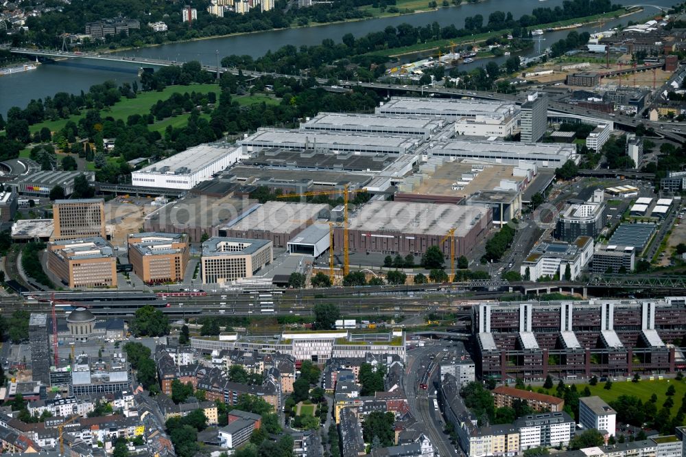 Köln from above - Exhibition grounds and exhibition halls of the Koelnmesse on Deutz-Muelheimer Strasse in the district Deutz in Cologne in the state North Rhine-Westphalia, Germany