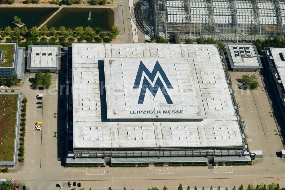 Leipzig from above - Exhibition grounds and exhibition halls of the LMI - Leipziger Messe International GmbH on Messe-Allee in the district Nord in Leipzig in the state Saxony, Germany