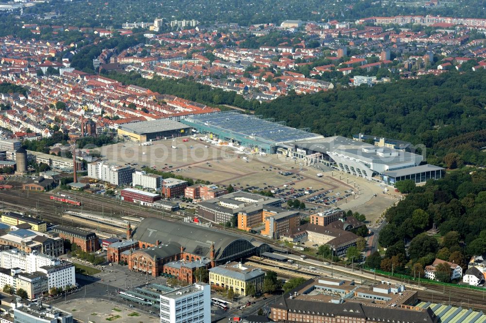 Bremen from the bird's eye view: Exhibition grounds and exhibition halls of the Messe Bremen und der OeVB-Arena an der Findorffstrasse in Bremen in Germany