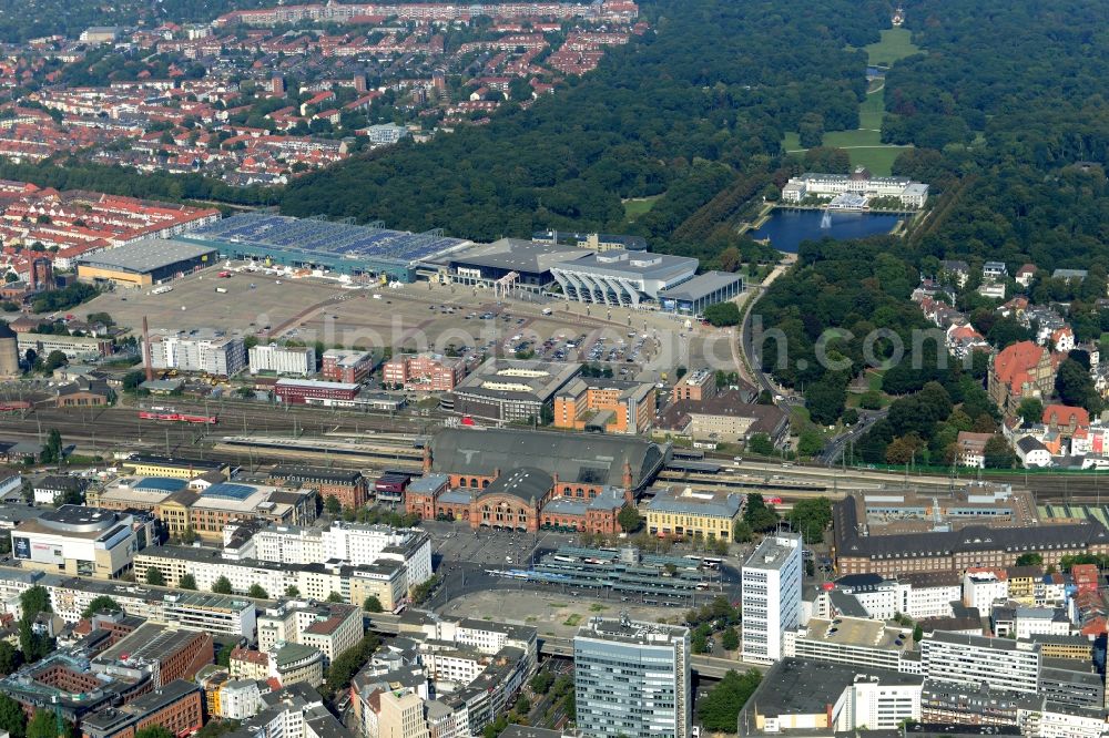 Bremen from above - Exhibition grounds and exhibition halls of the Messe Bremen und der OeVB-Arena an der Findorffstrasse in Bremen in Germany. The park hotel on Lake Holler See is located in the background