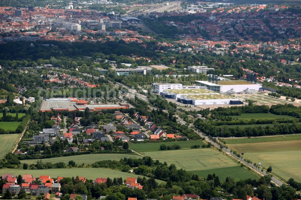 Erfurt from the bird's eye view: Exhibition grounds and exhibition halls of the Messe compound in the Hochheim part of Erfurt in the state of Thuringia. The city centre of Erfurt is located in the back