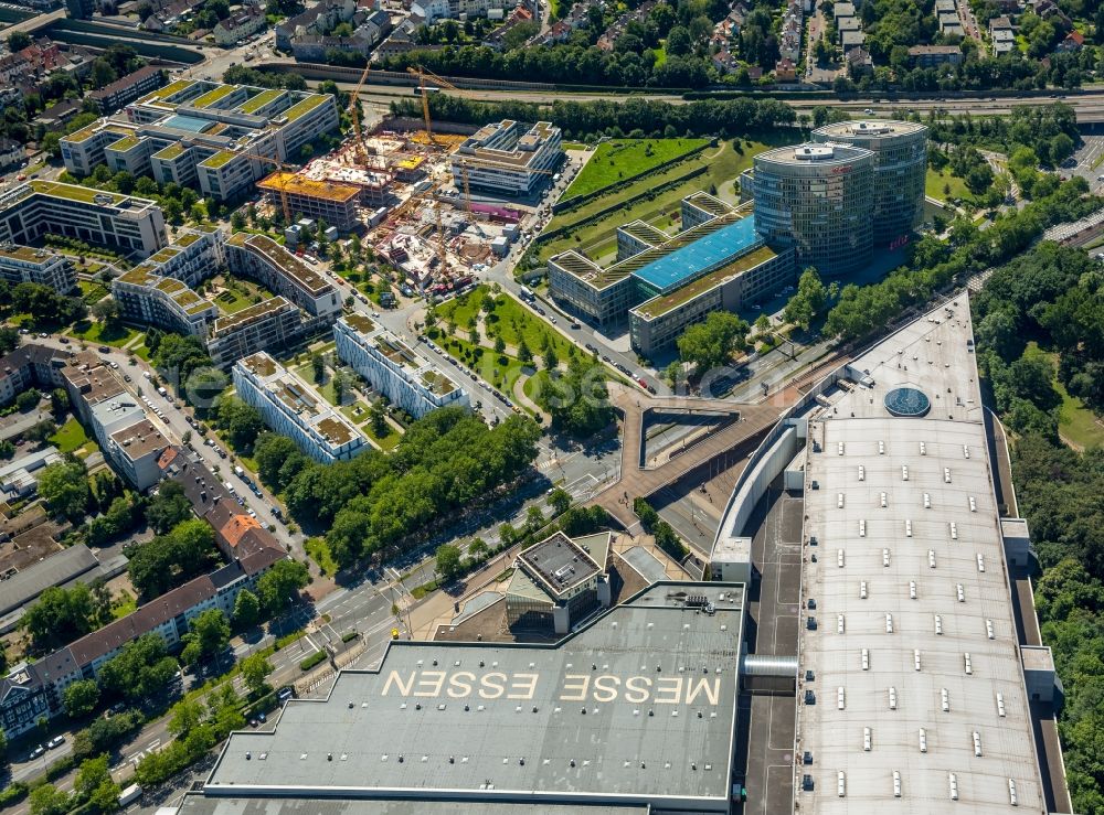 Essen from the bird's eye view: Fair and exhibition halls of Messe Essen in Essen in North Rhine-Westphalia. In the foreground is the Gruga Carree