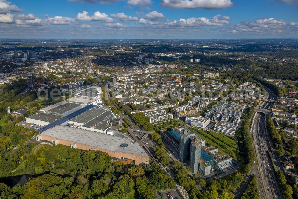 Aerial photograph Essen - Fair and exhibition halls of Messe Essen in Essen in North Rhine-Westphalia. In the foreground is the Gruga Carree