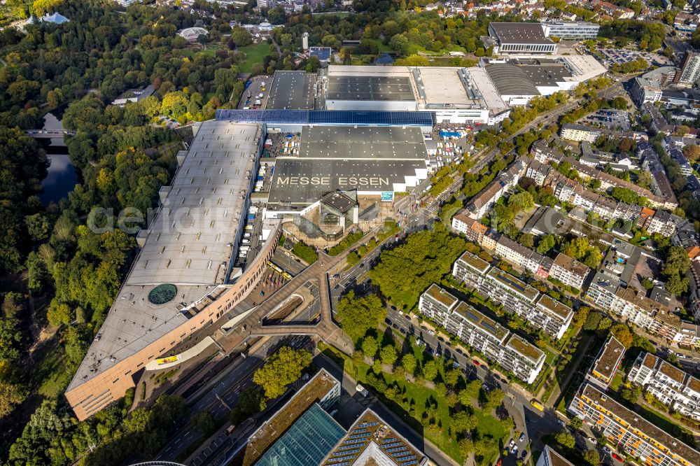 Essen from the bird's eye view: Fair and exhibition halls of Messe Essen in Essen in North Rhine-Westphalia. In the foreground is the Gruga Carree