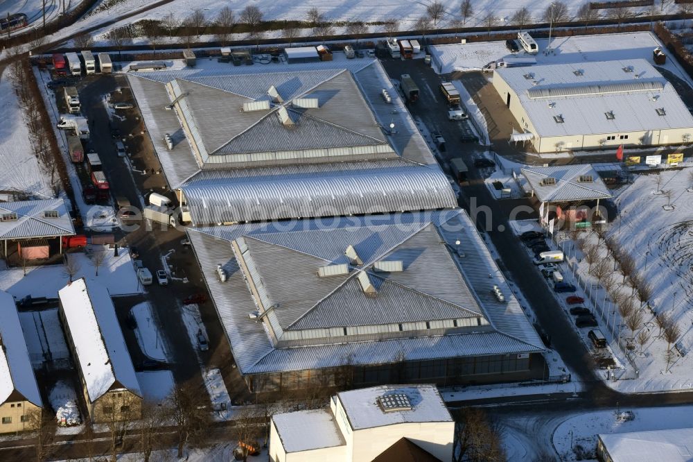 Aerial image Magdeburg - Winterly snowy exhibition grounds and exhibition halls of the Messe Magdeburg besides the road Tessenowstrasse in Magdeburg in the state Saxony-Anhalt