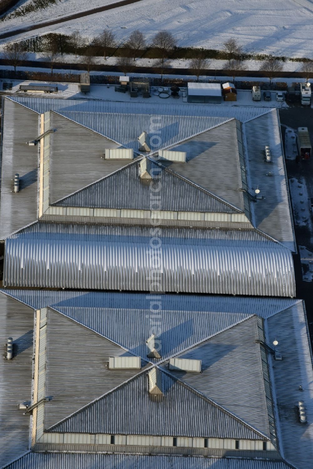 Magdeburg from above - Winterly snowy exhibition grounds and exhibition halls of the Messe Magdeburg besides the road Tessenowstrasse in Magdeburg in the state Saxony-Anhalt