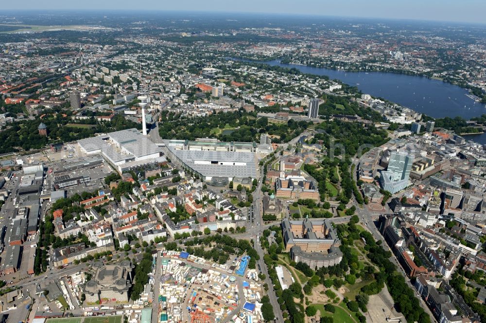 Aerial photograph Hamburg - Exhibition grounds and exhibition halls of the Neue Messe at the broadcasting tower Heinrich-Hertz-Turm in Hamburg, Germany