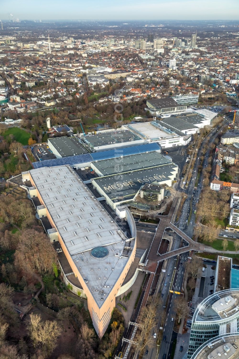 Essen from above - Exhibition grounds and exhibition halls on Messeplatz in the district Ruettenscheid in Essen in the state North Rhine-Westphalia, Germany