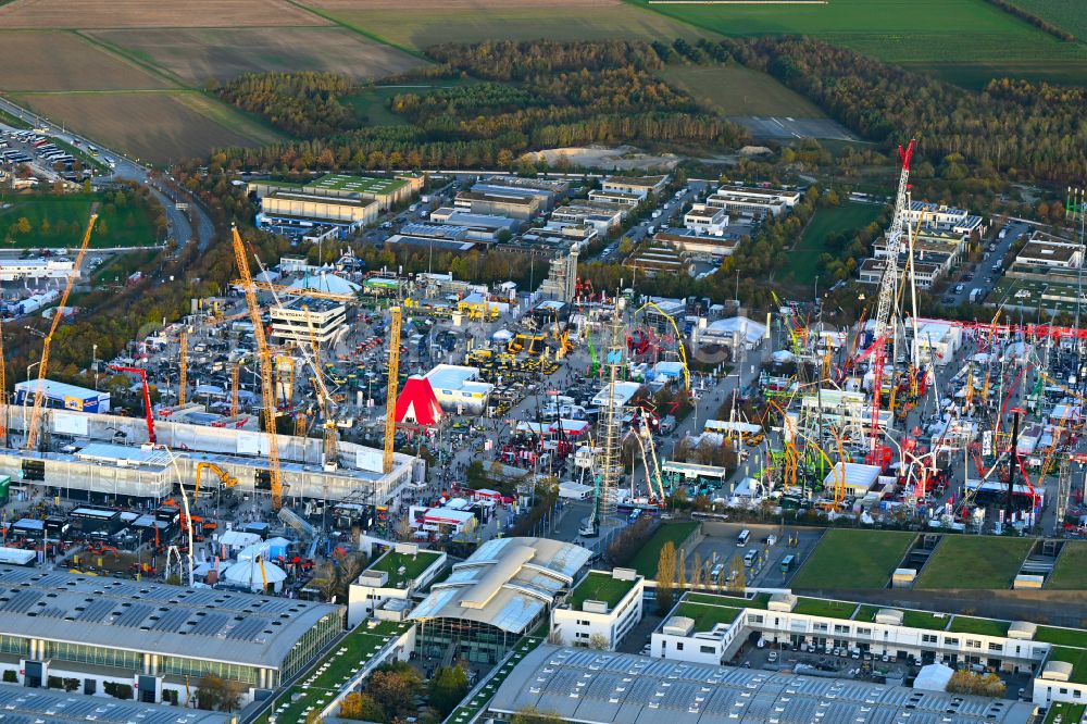 Aerial image München - Exhibition grounds and exhibition halls of the bauma on street Am Messefreigelaende in the district Trudering-Riem in Munich in the state Bavaria, Germany