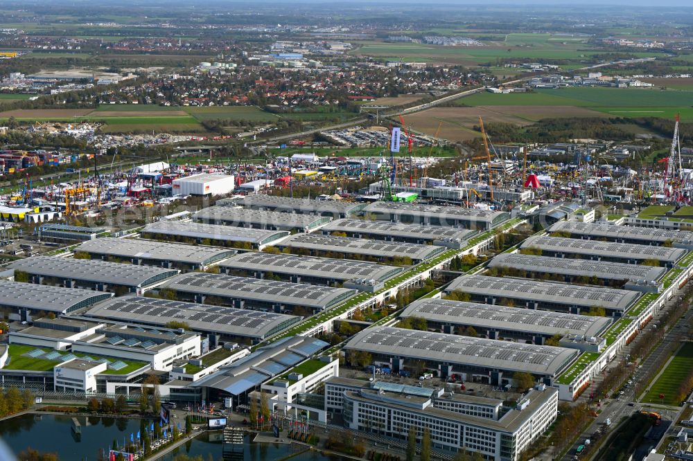 München from the bird's eye view: Exhibition grounds and exhibition halls of the bauma on street Am Messefreigelaende in the district Trudering-Riem in Munich in the state Bavaria, Germany