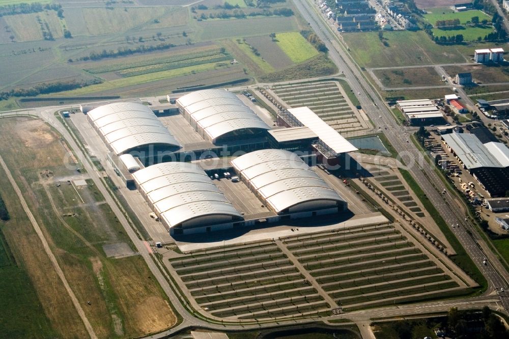 Karlsruhe from the bird's eye view: Exhibition grounds and exhibition halls of the DM-Arena, Karlsruher Messe- und Kongress GmbH in the district Daxlanden in Karlsruhe in the state Baden-Wuerttemberg