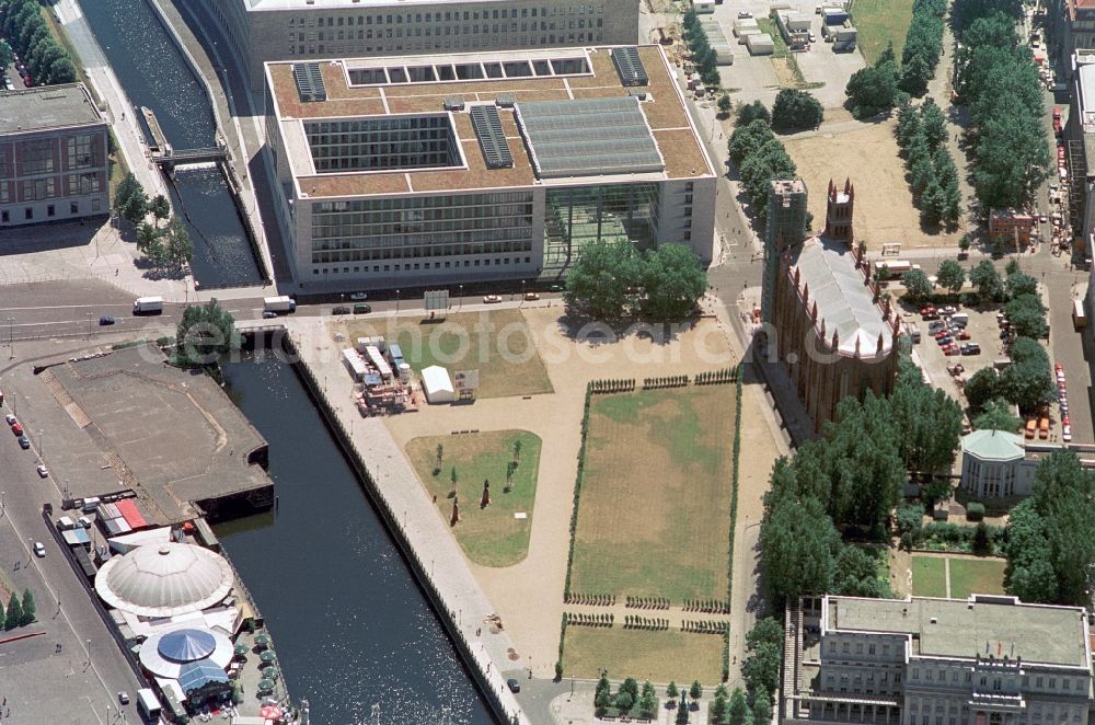 Berlin from above - The Foreign Office has its seat in the house at Werderscher market in Berlin Mitte. The new building was designed by architect Hans Kollhoff. Opposite is the distinctive construction of Friedrichswerder Church, which was built to designs by the architect Karl Friedrich Schinkel