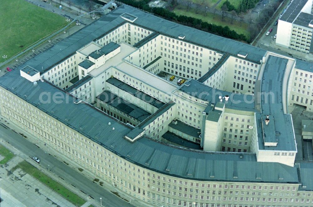 Aerial image Berlin - Office and commercial building Haus am Werderschen Markt, the Foreign Office and Foreign Ministry and former seat of the Central Committee of the SED of the GDR and the German Reichsbank in the district of Mitte in Berlin, Germany