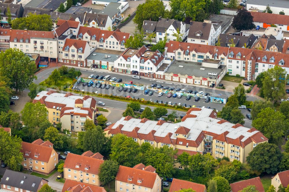 Bergkamen from the bird's eye view: Parking and storage space for automobiles on the Albert-Einstein-Strasse in Bergkamen at Ruhrgebiet in the state North Rhine-Westphalia, Germany