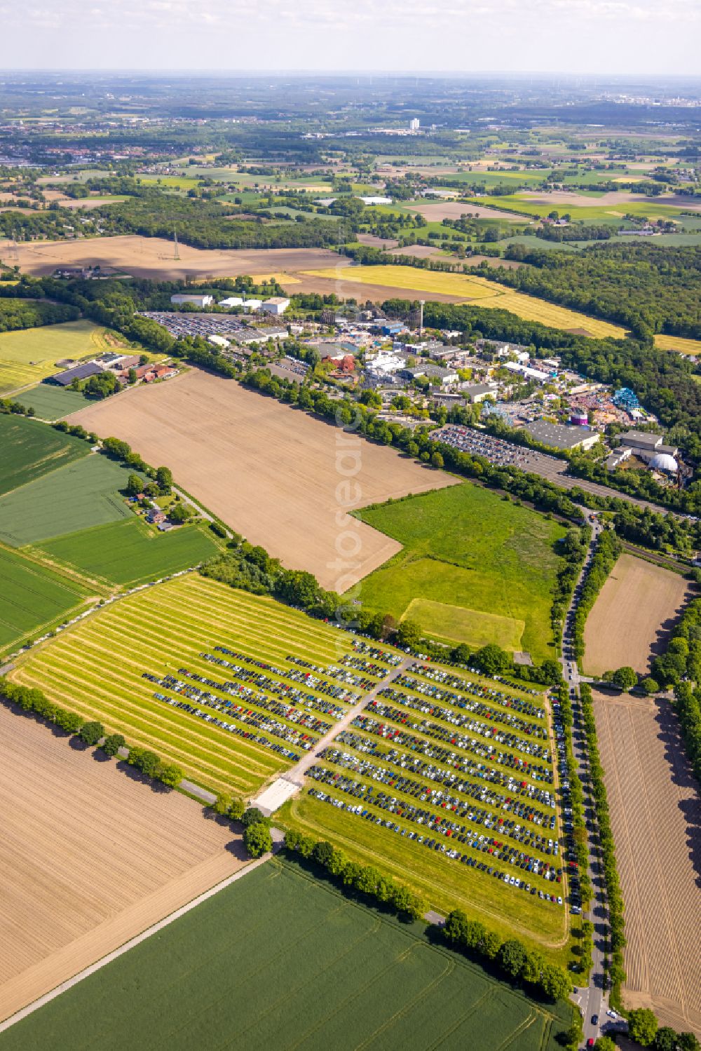 Aerial image Bottrop - Parking and storage space for automobiles in a field at Movie Park Germany on street Feldhausener Strasse in Bottrop at Ruhrgebiet in the state North Rhine-Westphalia, Germany